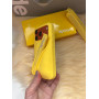 Жовтий чохол Rhode Lemontini з вбудованим бальзамом для губ — iPhone 17 Pro 
