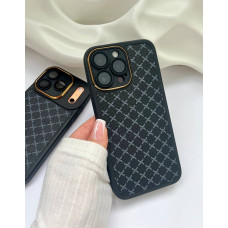 Брендовий чохол з захисним склом на камері на iPhone 15 pro в чорному кольорі 